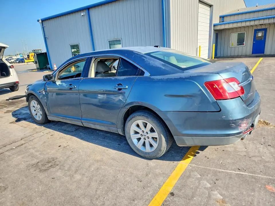 2010 FORD TAURUS SE  