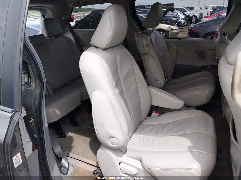 2012 TOYOTA SIENNA XLE V6 8 PASSENGER