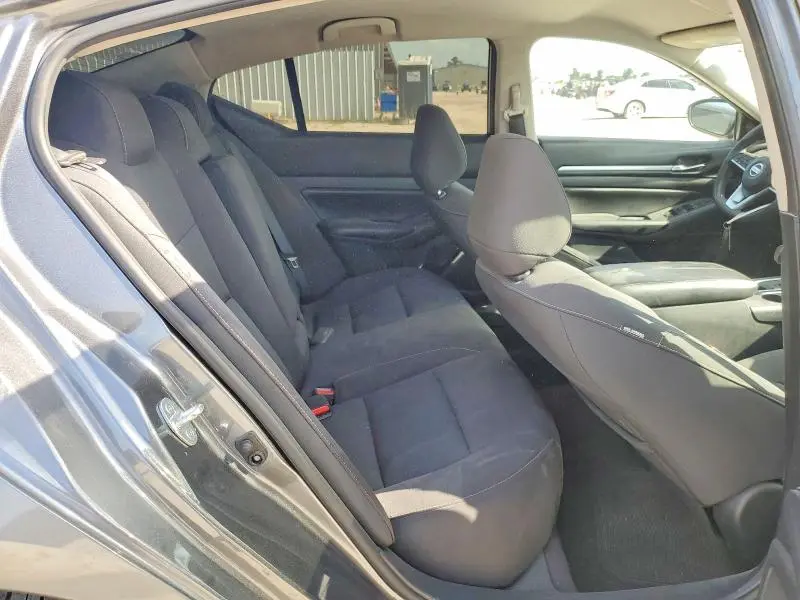 2022 NISSAN ALTIMA SV  