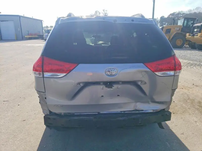 2013 TOYOTA SIENNA XLE 8-PASSENGER  