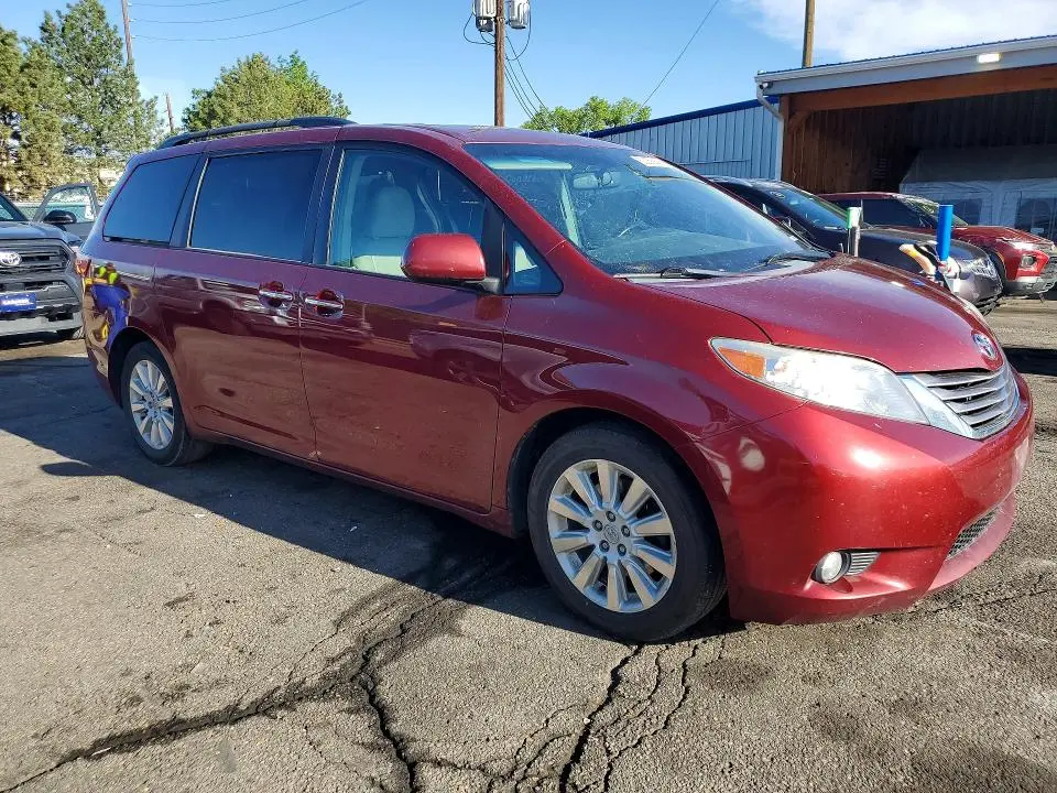 2015 TOYOTA SIENNA XLE 7-PASSENGER  