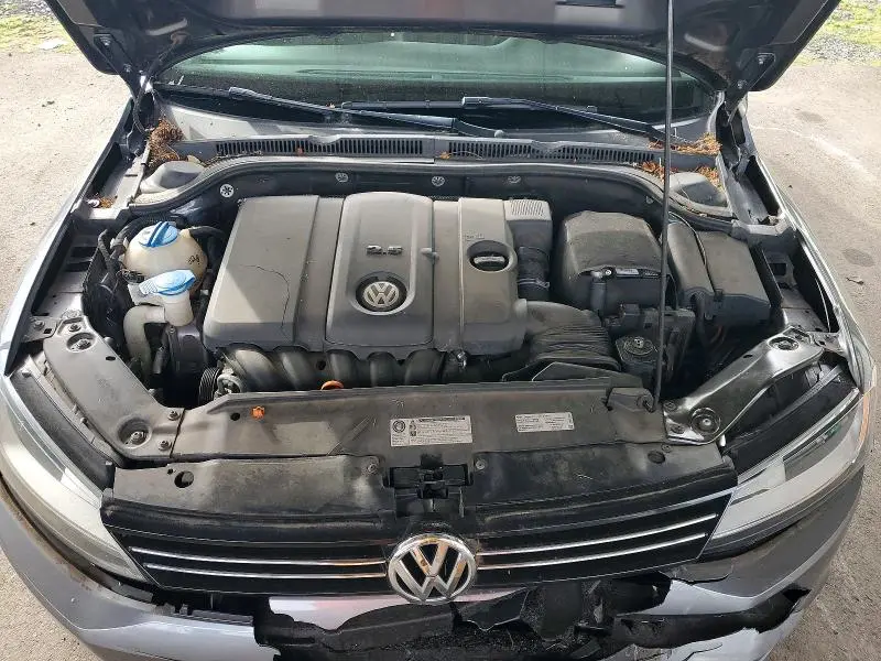 2013 VOLKSWAGEN JETTA SE  