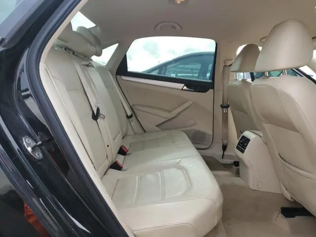 2013 VOLKSWAGEN PASSAT SE  