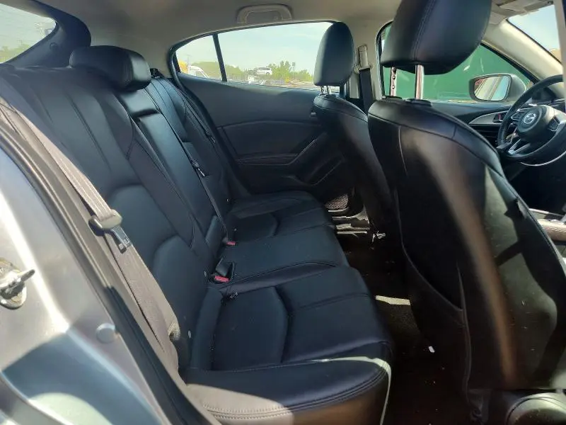 2018 MAZDA 3 TOURING  