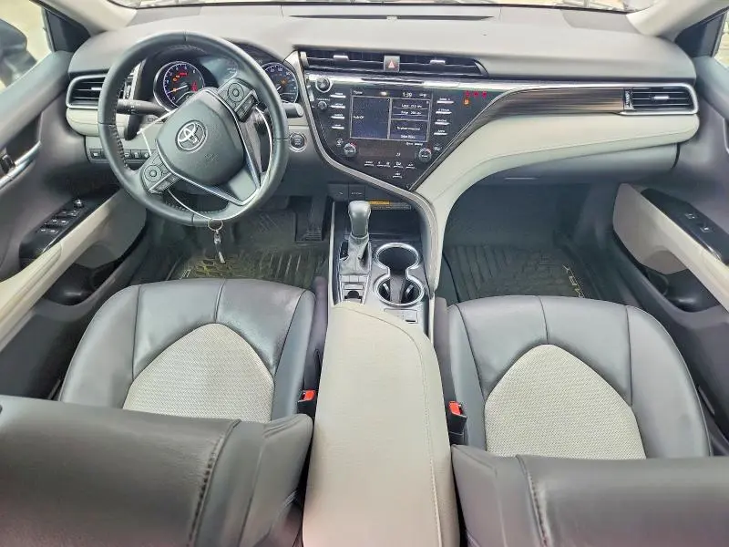 2020 TOYOTA CAMRY XLE  