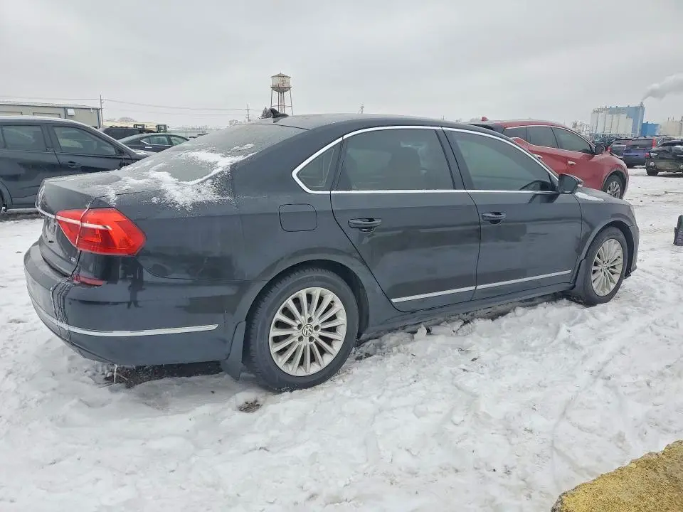 2016 VOLKSWAGEN PASSAT SE  
