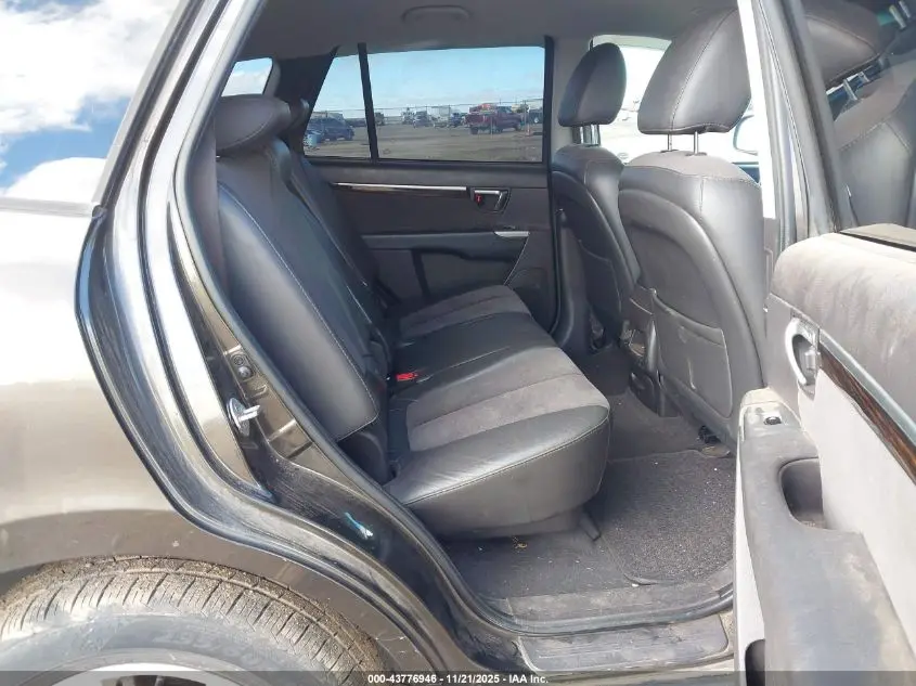 2011 HYUNDAI SANTA FE SE