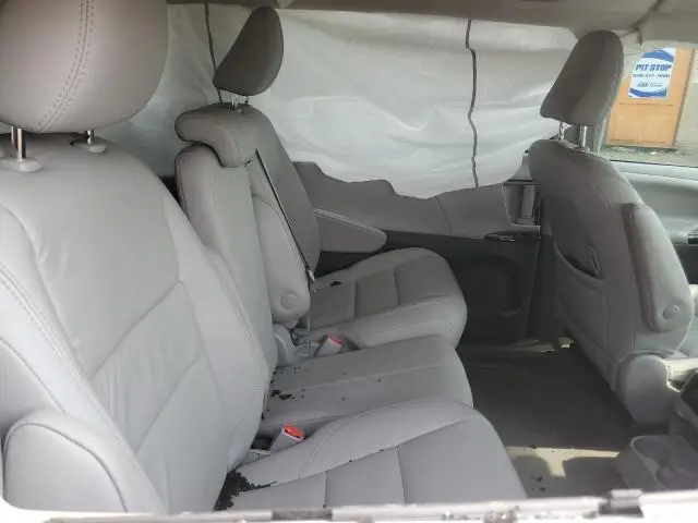 2018 TOYOTA SIENNA XLE  