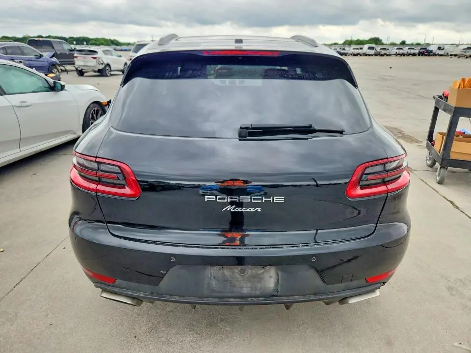 2017 PORSCHE MACAN   