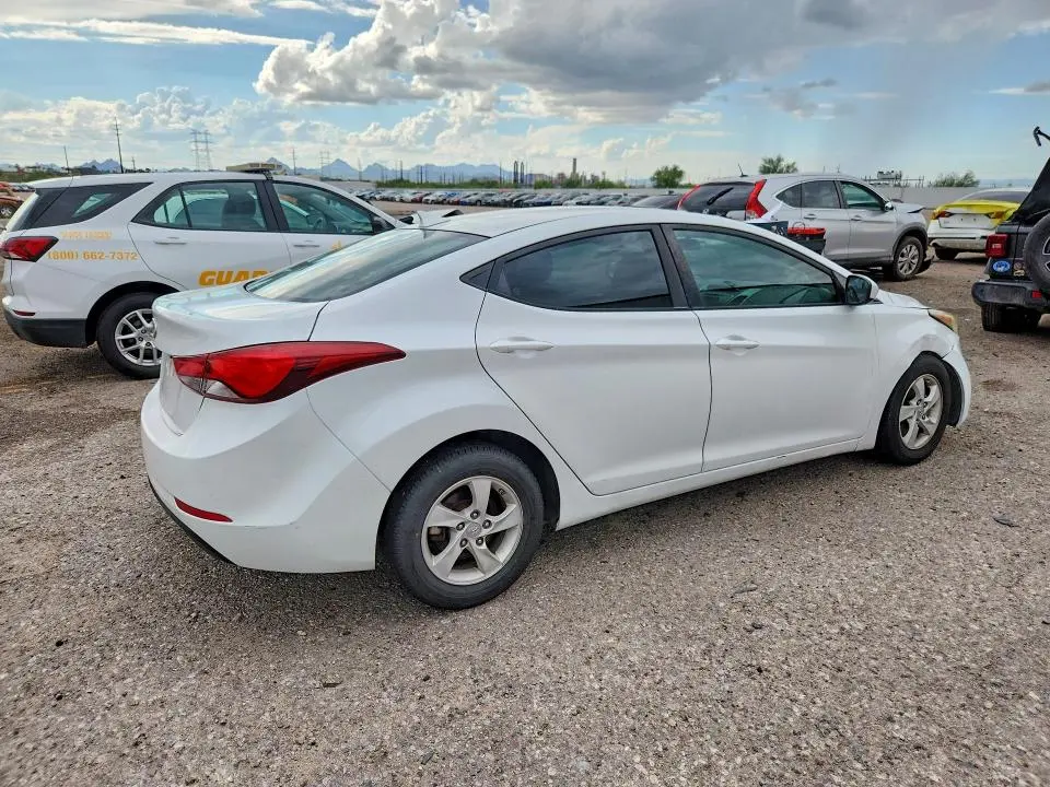 2015 HYUNDAI ELANTRA SE  