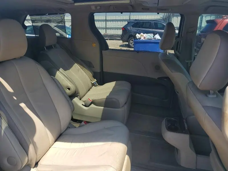 2013 TOYOTA SIENNA LIMITED 7-PASSENGER  