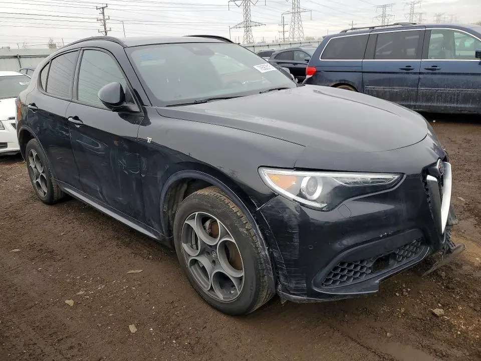 2022 ALFA ROMEO STELVIO TI  