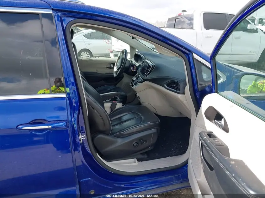 2019 CHRYSLER PACIFICA LIMITED