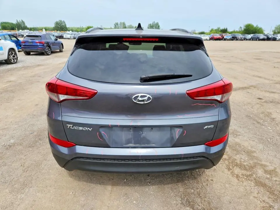 2016 HYUNDAI TUCSON SE  