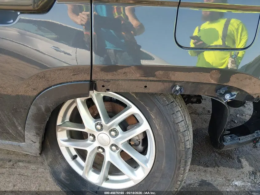 2025 JEEP GRAND CHEROKEE LAREDO X 4X4