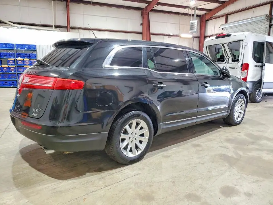2014 LINCOLN MKT   