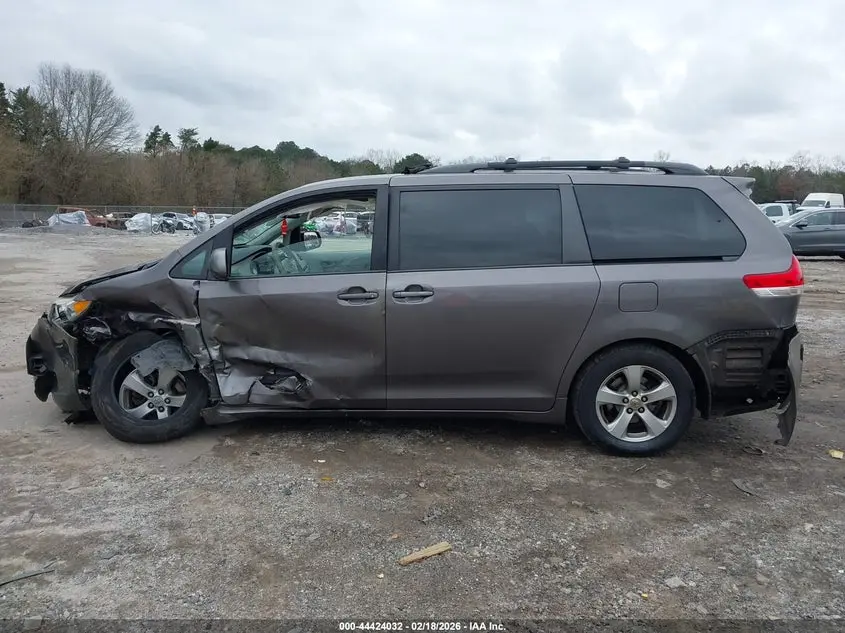 2012 TOYOTA SIENNA LE V6 8 PASSENGER