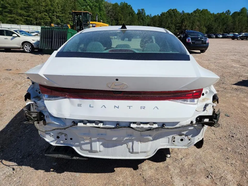 2024 HYUNDAI ELANTRA SEL  