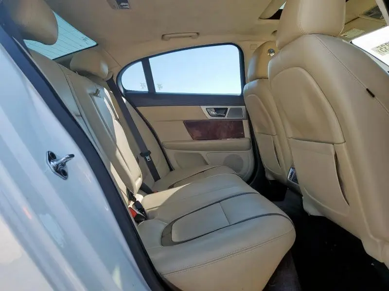 2015 JAGUAR XF 3.0 SPORT  