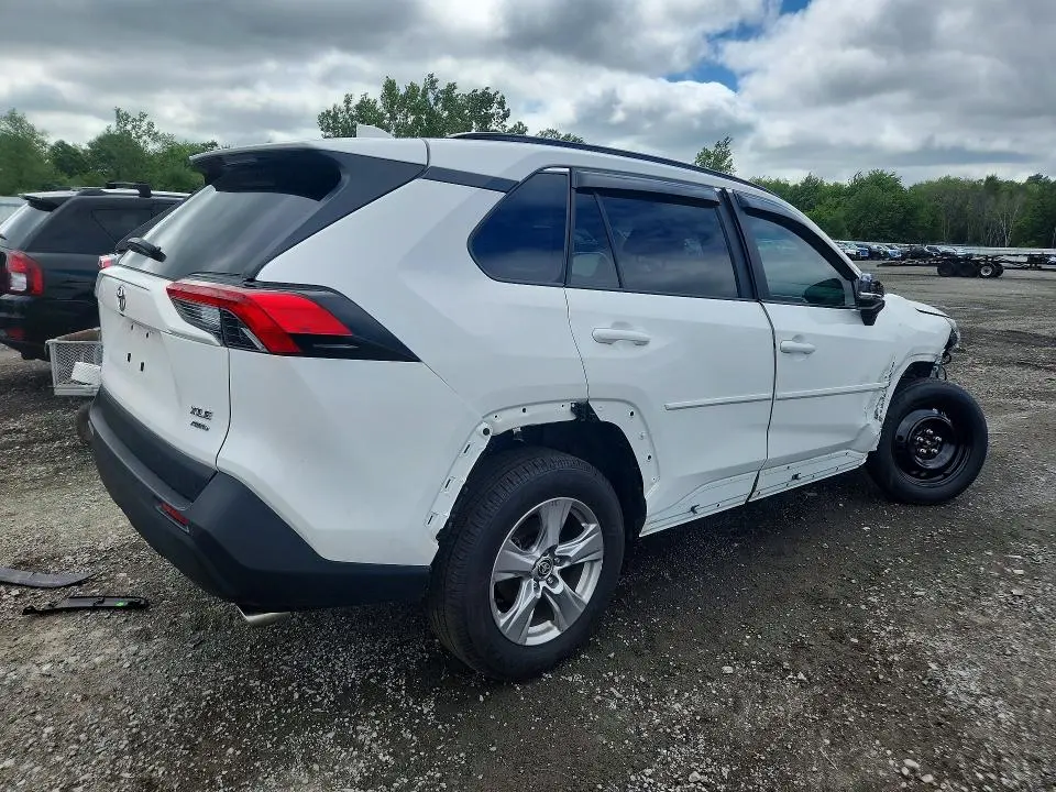 2025 TOYOTA RAV4 XLE  