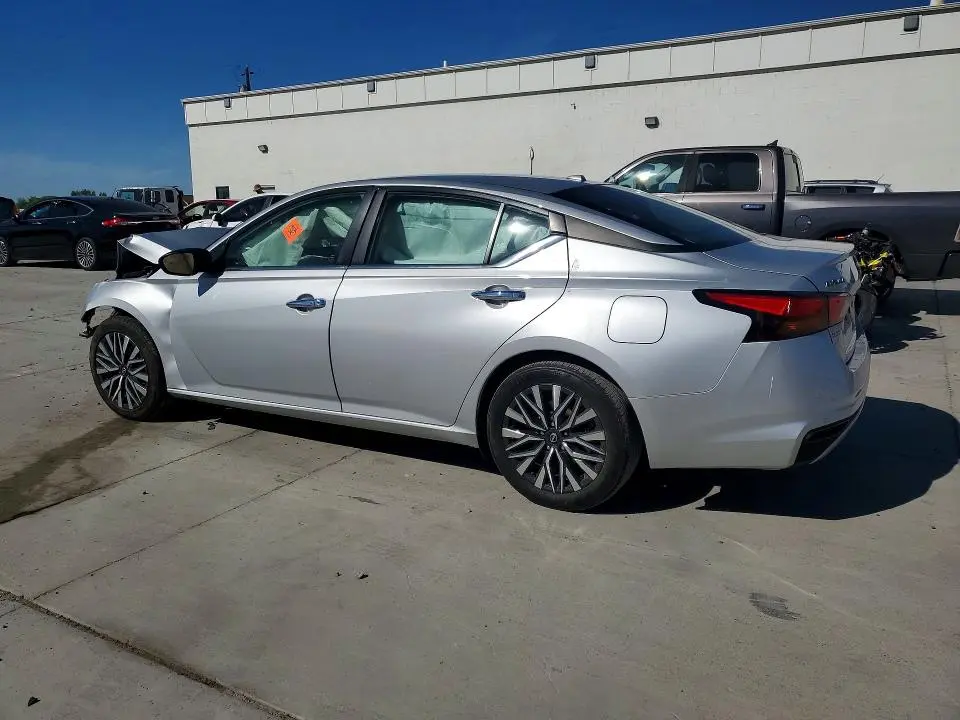 2024 NISSAN ALTIMA SV  