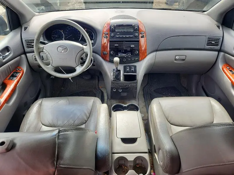 2010 TOYOTA SIENNA XLE  