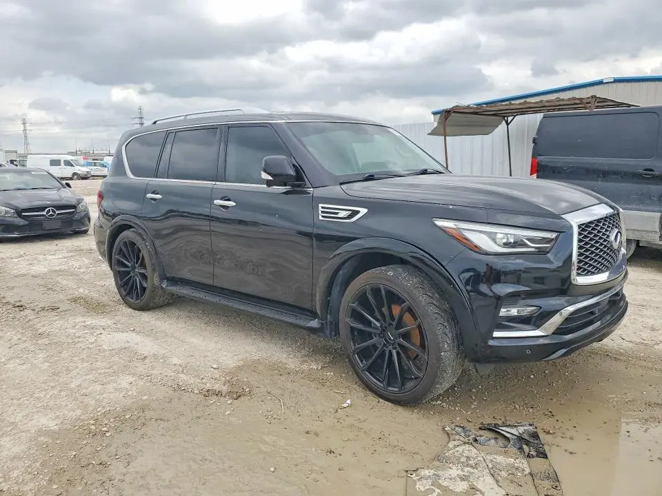 2022 INFINITI QX80 LUXE  