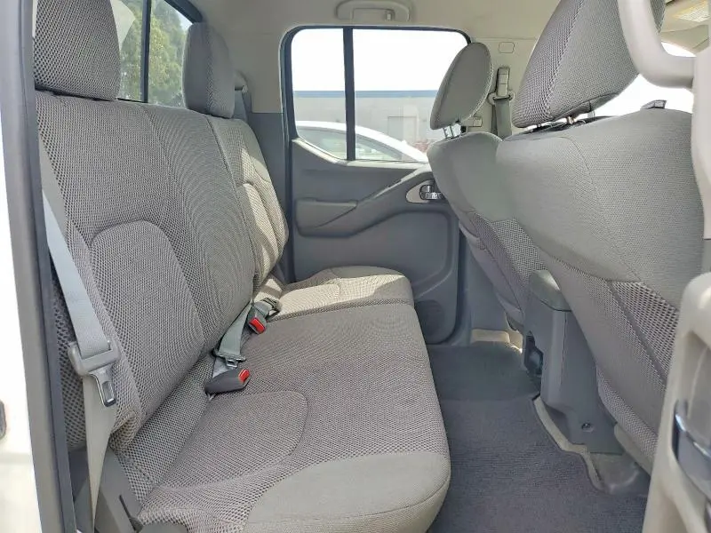 2015 NISSAN FRONTIER S  