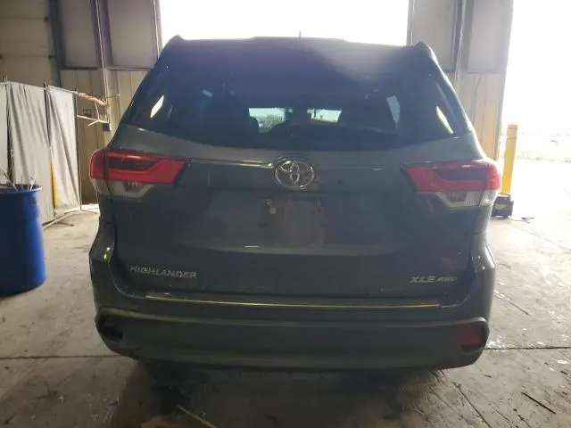 2018 TOYOTA HIGHLANDER SE  