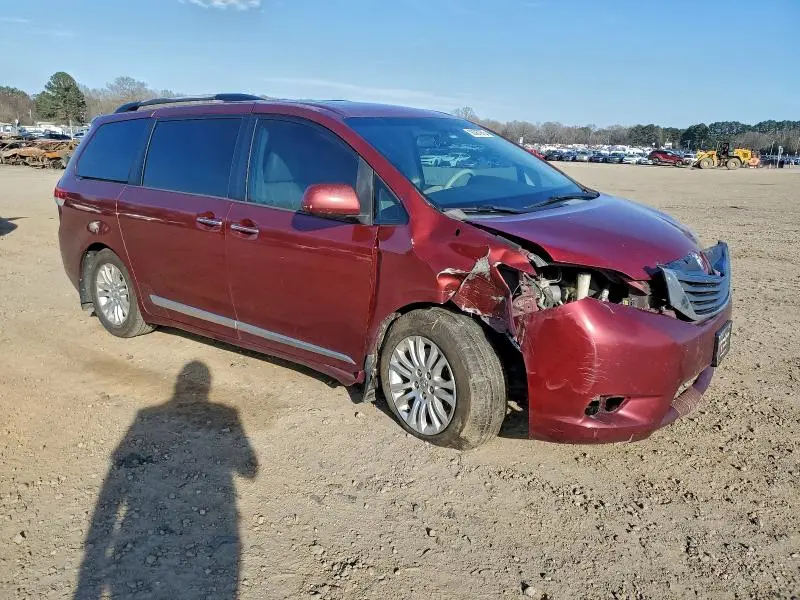 2013 TOYOTA SIENNA XLE  