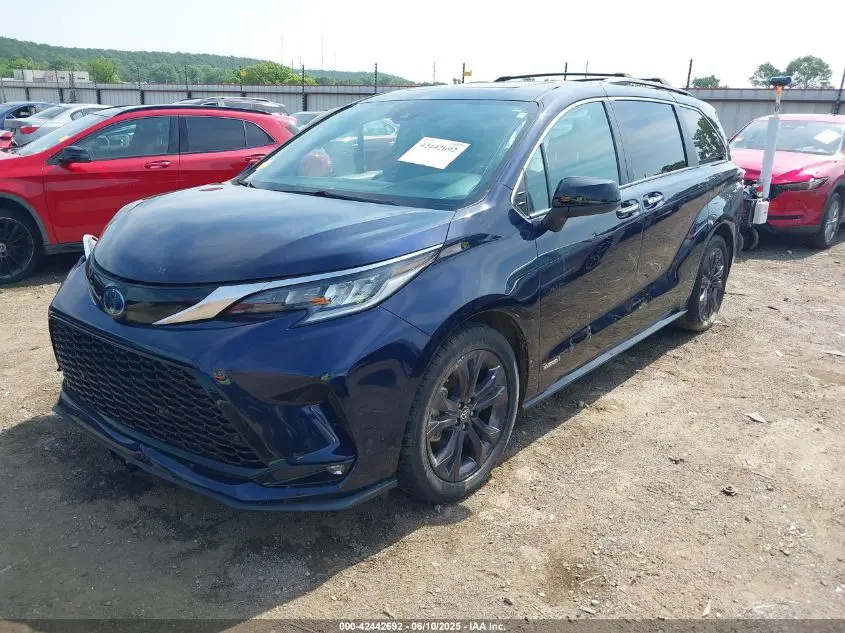2021 TOYOTA SIENNA XSE