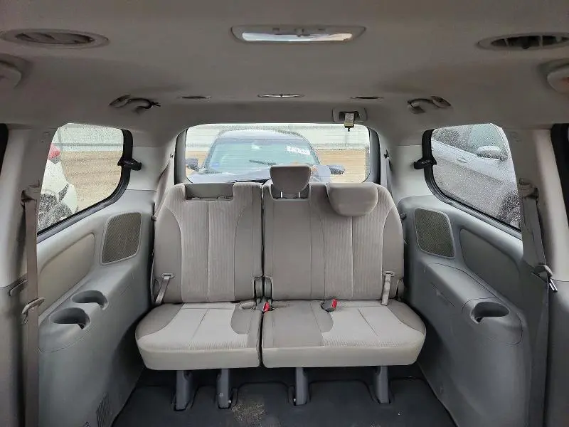 2012 KIA SEDONA LX  
