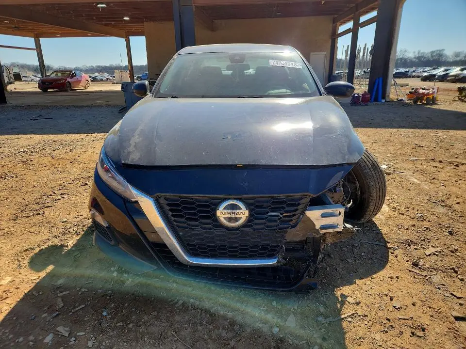 2022 NISSAN ALTIMA SV  