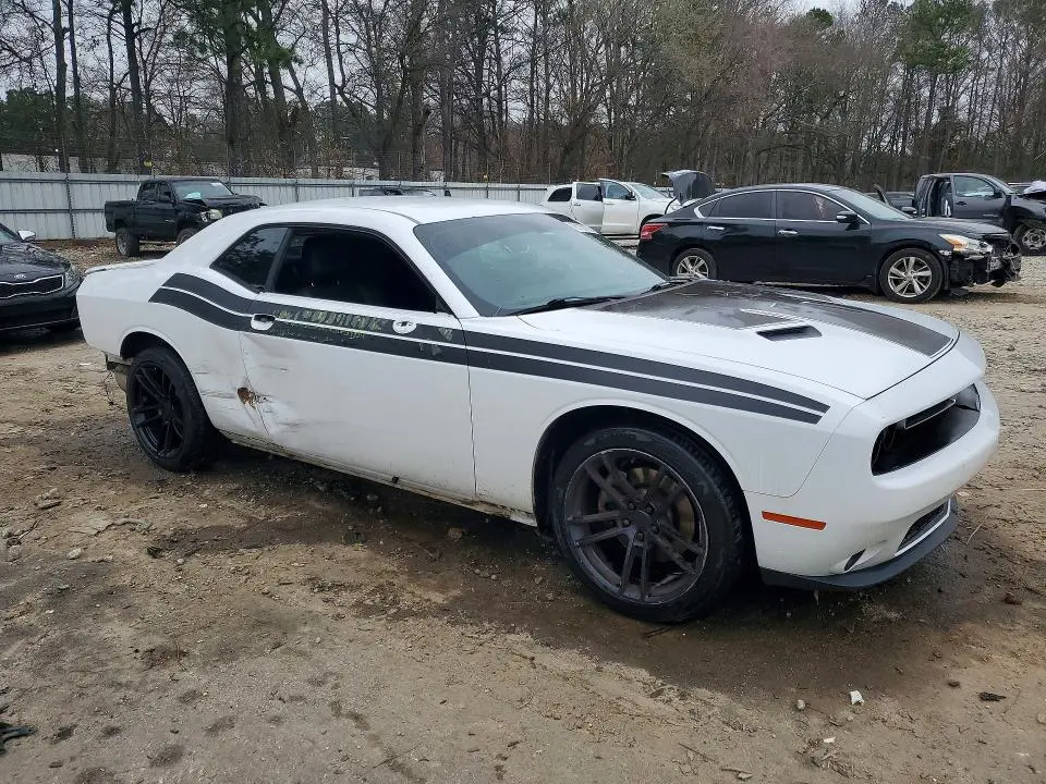 2015 DODGE CHALLENGER SXT  