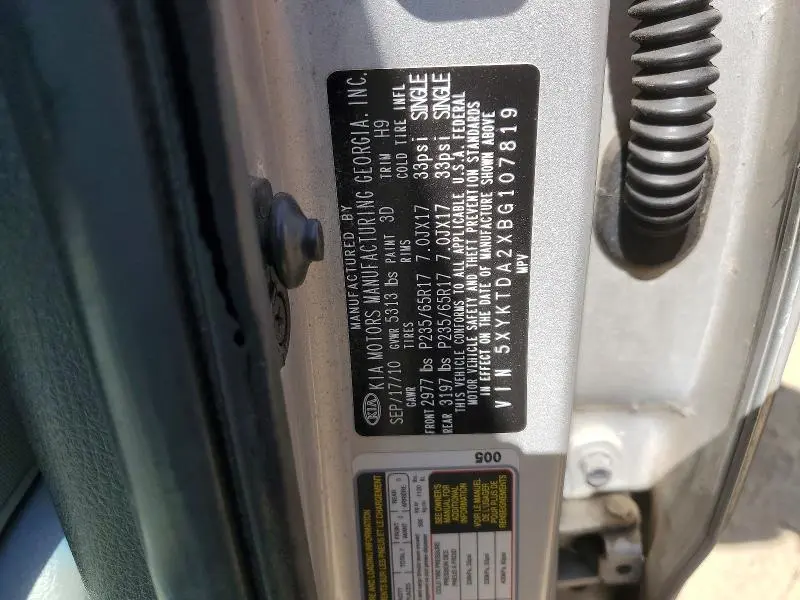 2011 KIA SORENTO LX  