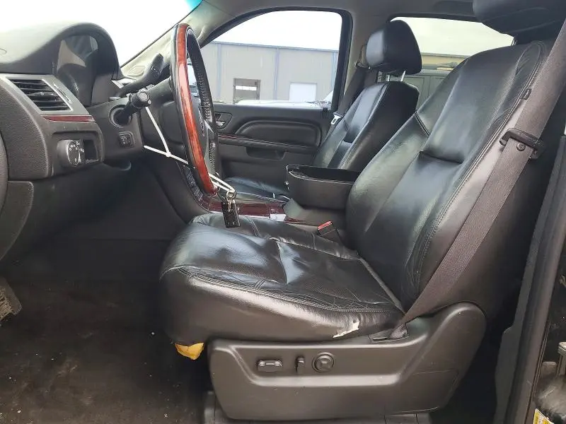 2011 CADILLAC ESCALADE ESV LUXURY  