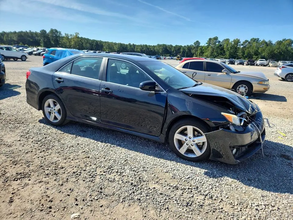 2014 TOYOTA CAMRY SE  