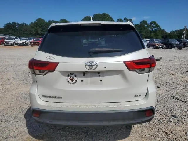 2019 TOYOTA HIGHLANDER SE  