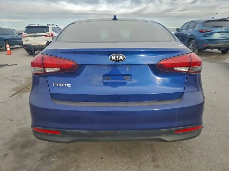 2017 KIA FORTE LX  