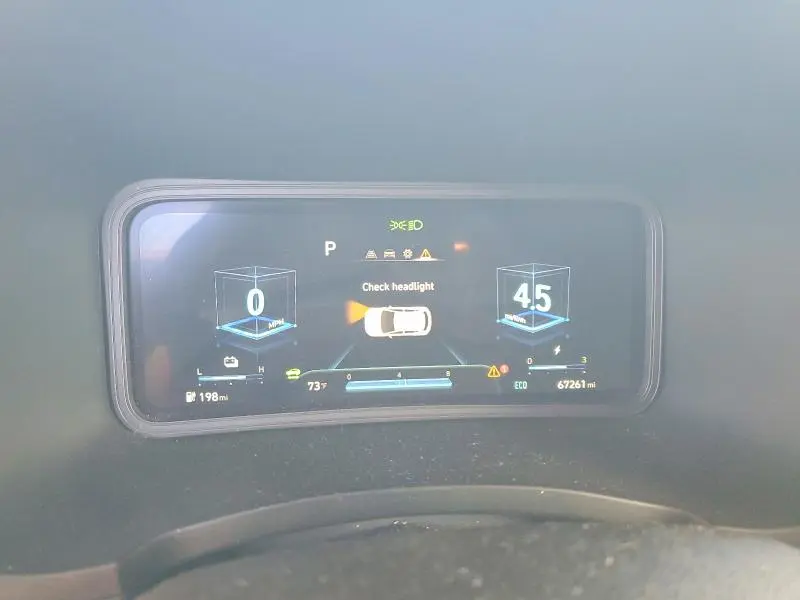 2023 HYUNDAI KONA SE  