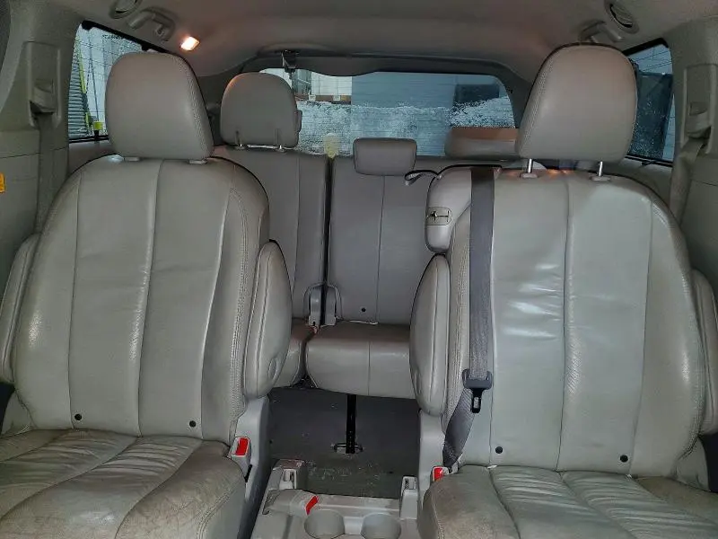 2011 TOYOTA SIENNA XLE  