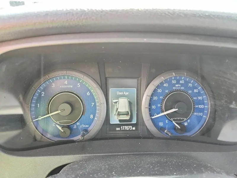 2020 TOYOTA SIENNA LE  
