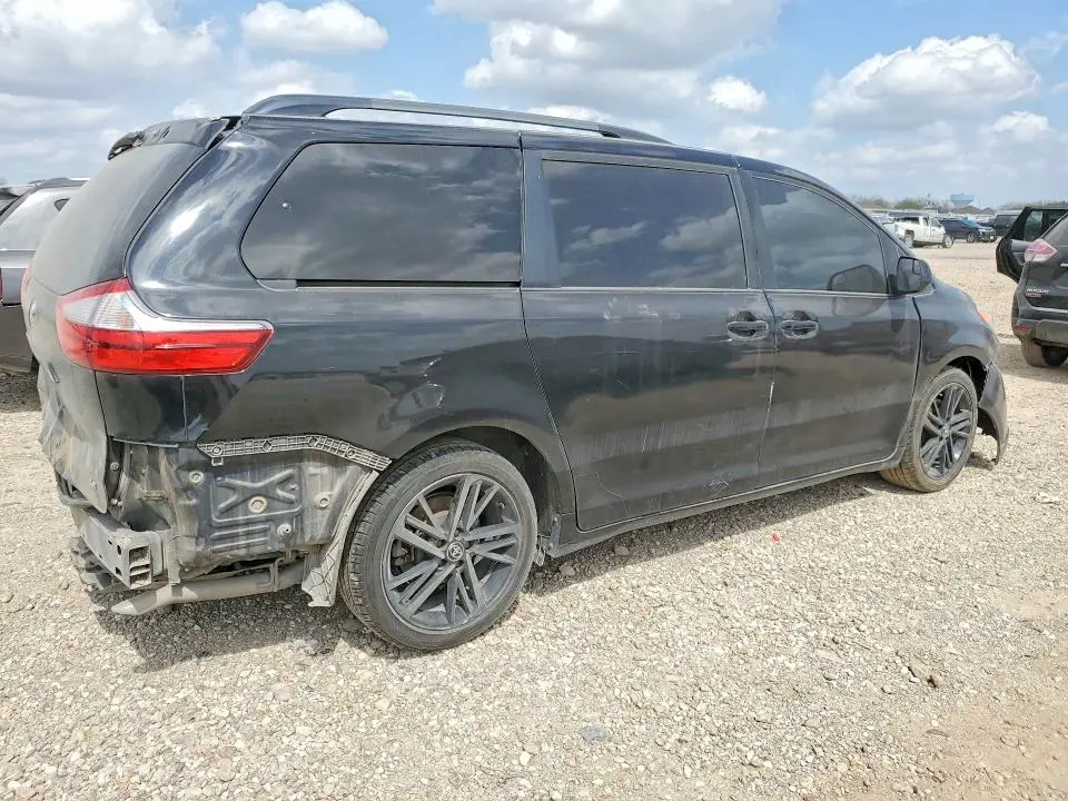 2015 TOYOTA SIENNA LE 8-PASSENGER  