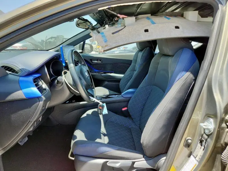 2021 TOYOTA C-HR XLE  