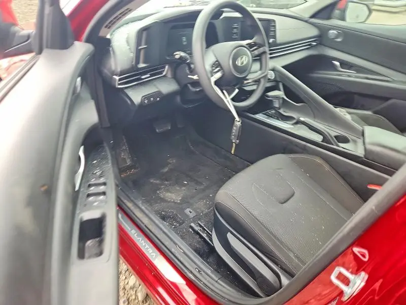 2024 HYUNDAI ELANTRA SE  