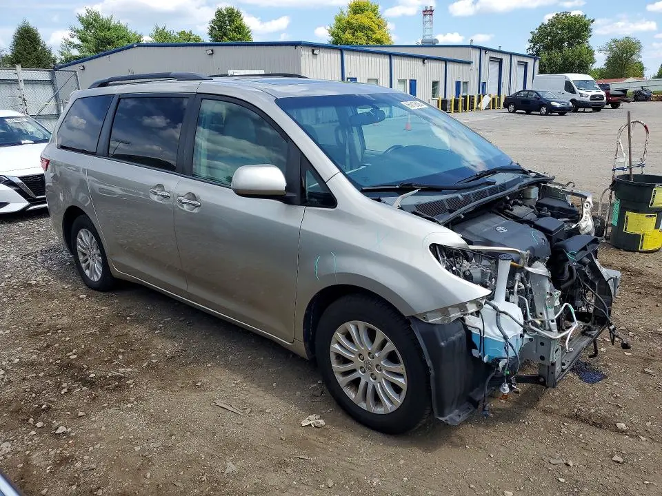 2015 TOYOTA SIENNA XLE 8-PASSENGER  
