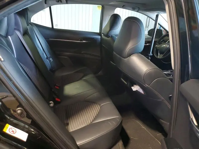 2018 TOYOTA CAMRY SE  