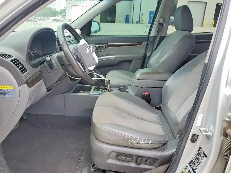 2012 HYUNDAI SANTA FE SE  