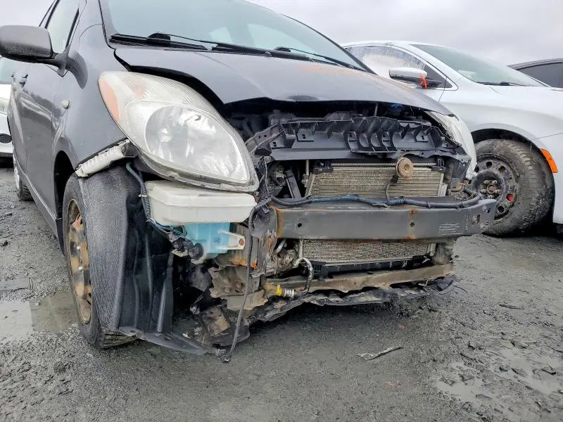 2011 TOYOTA YARIS BASE  