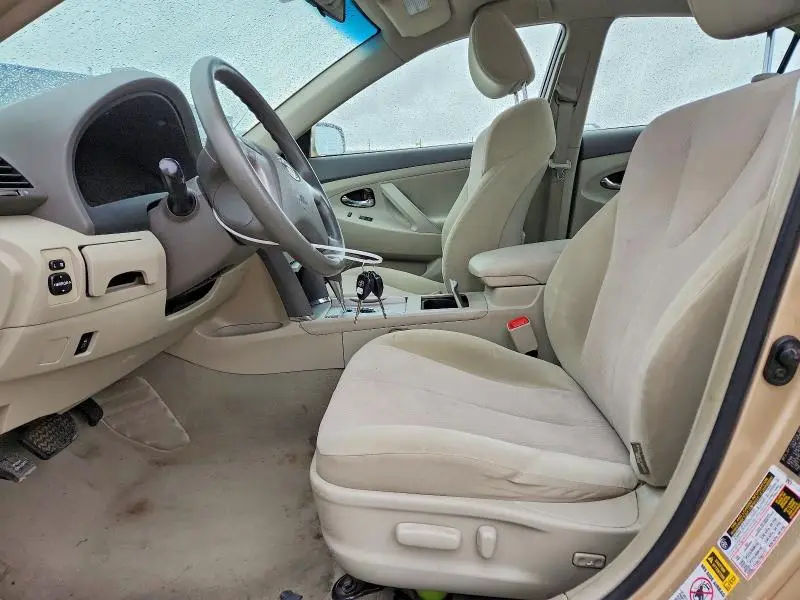 2010 TOYOTA CAMRY LE  